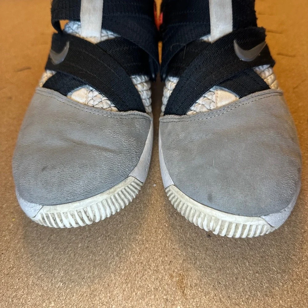 Nike LeBron Soldier 12 GS Grey Crimson Kids Basketball Shoes‎ AQ2910-102 Size 5Y